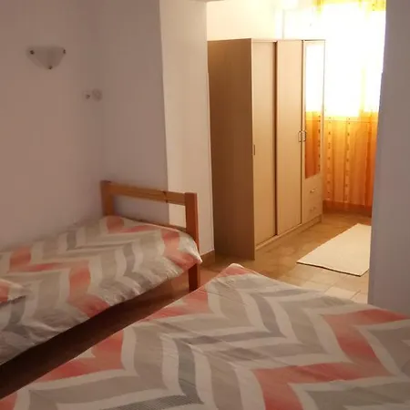 Burin Dvor Раб