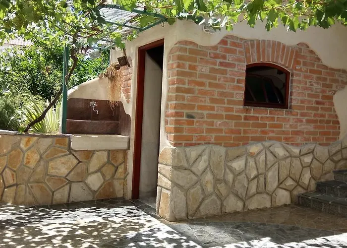 Burin Dvor * Rab Town