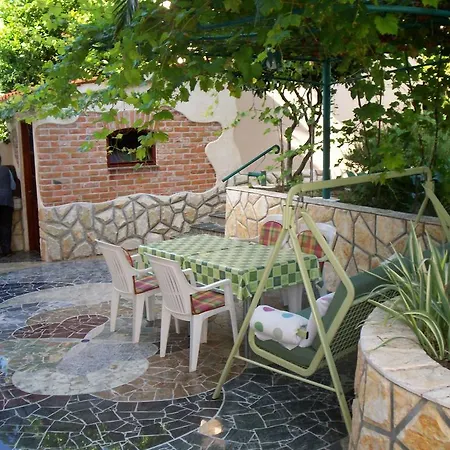 Burin Dvor * Rab Town