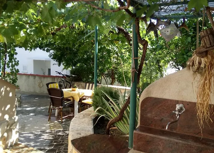 Burin Dvor Apartman Rab Town
